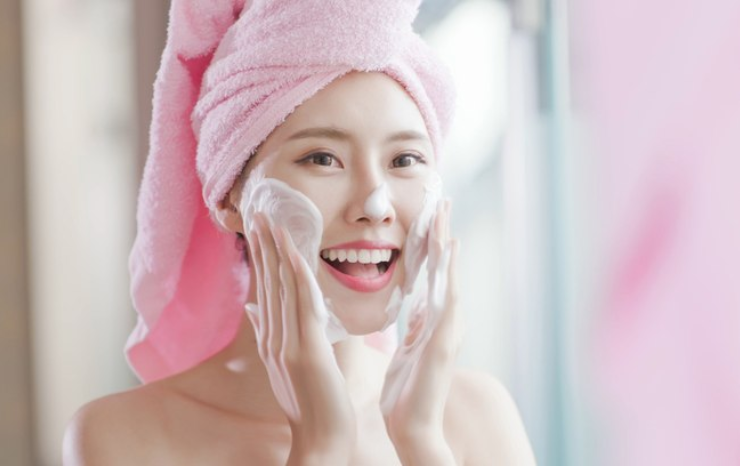 limpeza matinal - Como cuidar da pele do rosto na quarentena